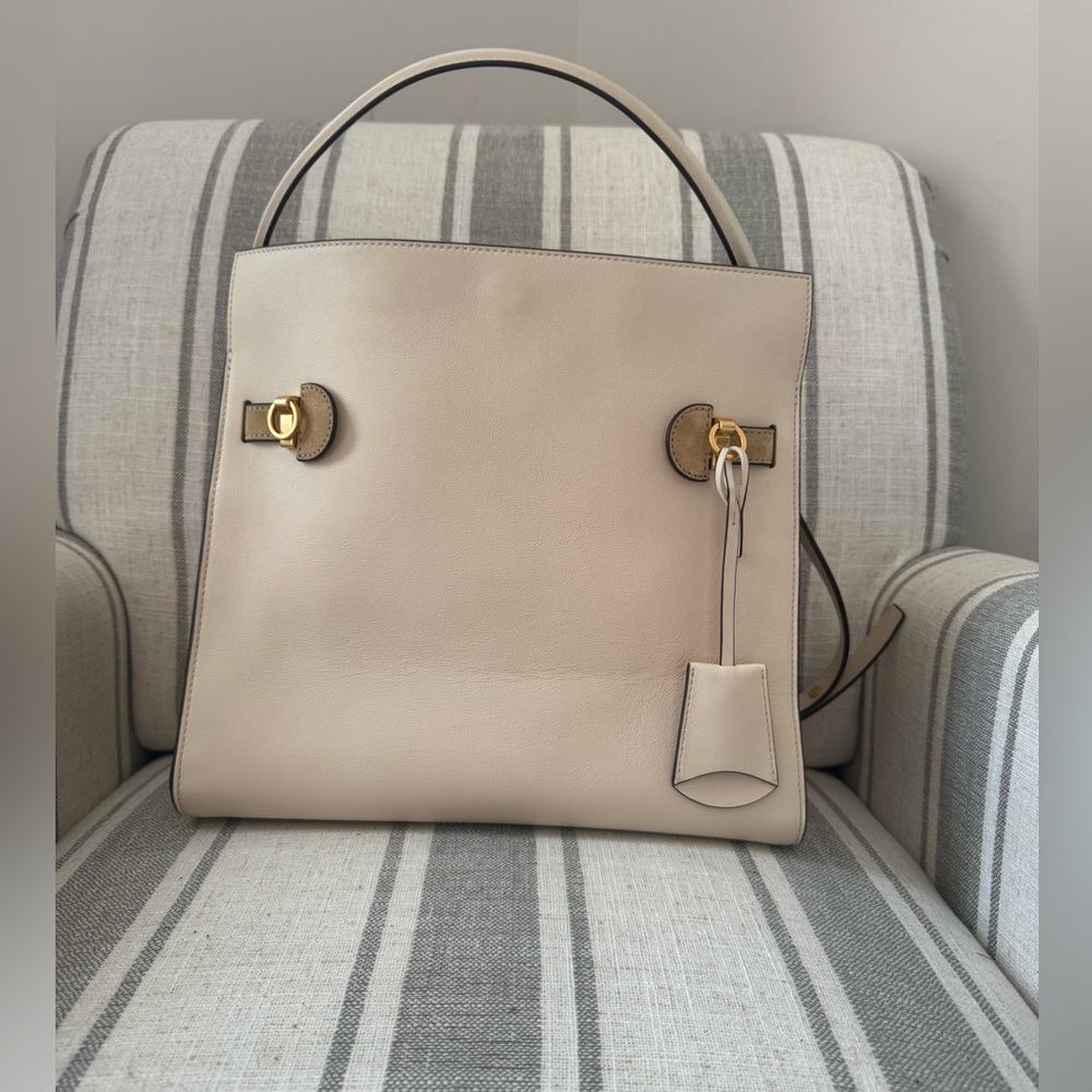 Tory Burch Cream and Tan Leather Shoulder Bag with Gold Hardware - Picture 2 of 16